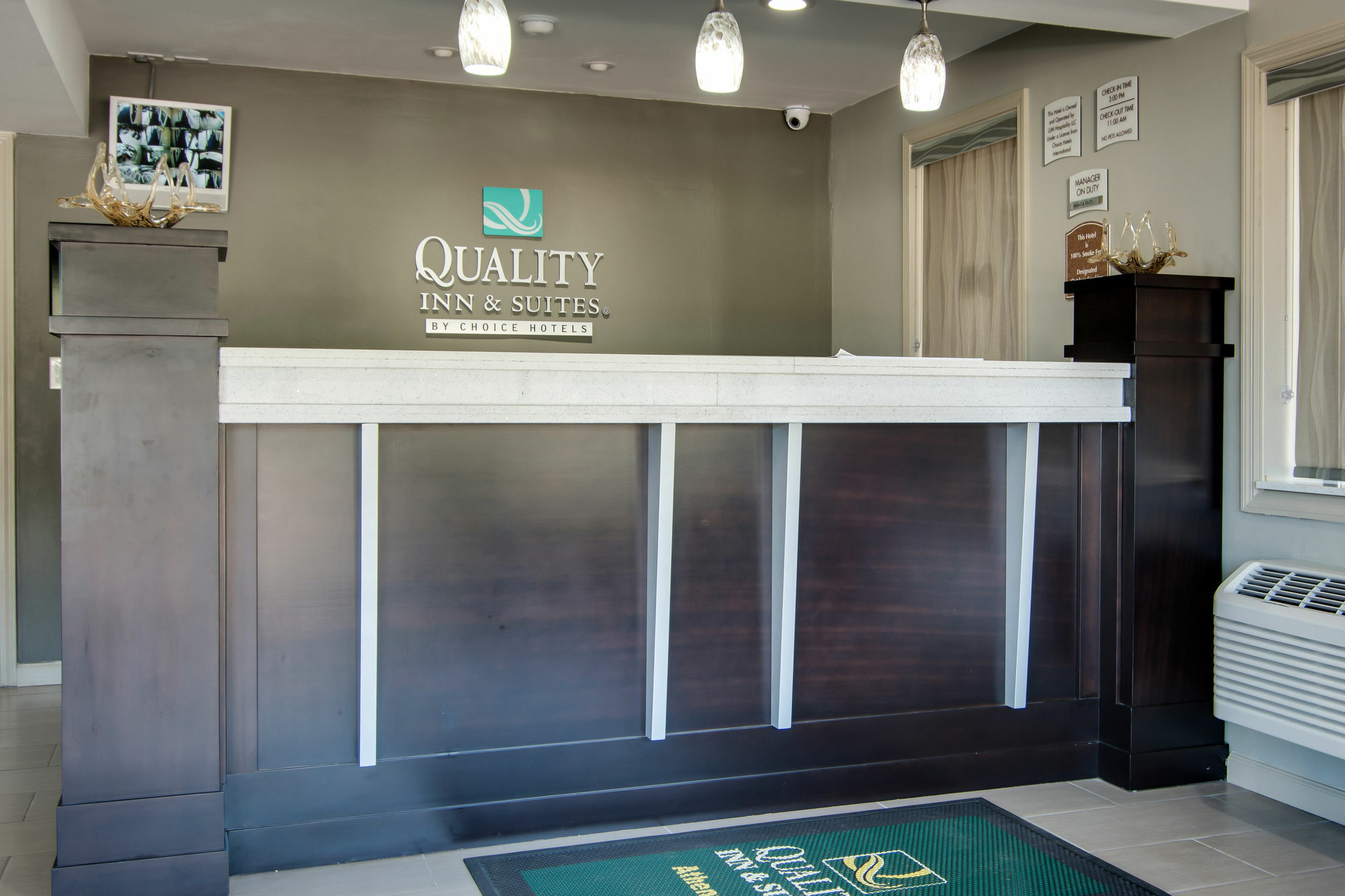 Quality Inn & Suites Athens University Area Extérieur photo